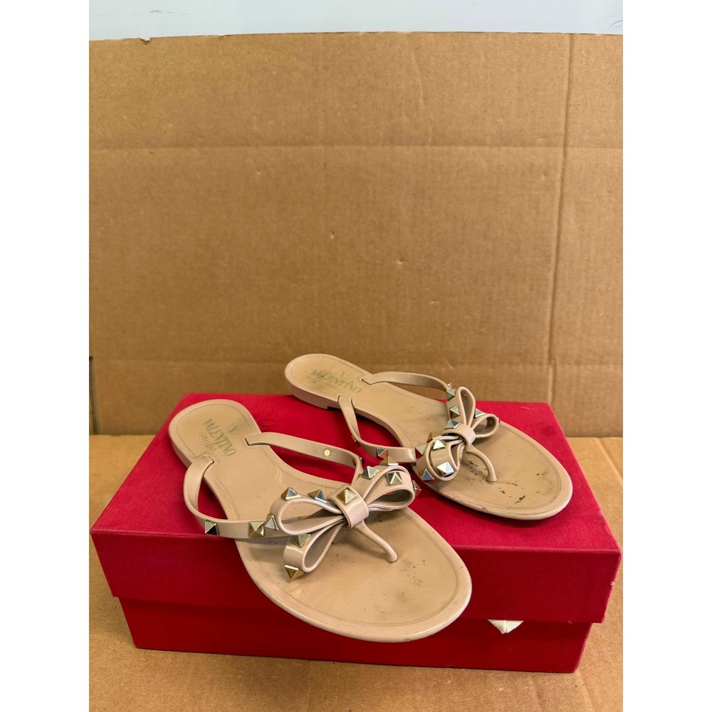 Valentino Garavani Rockstud Bow Jelly Thong Sandals Beige Women's Size 38 EU